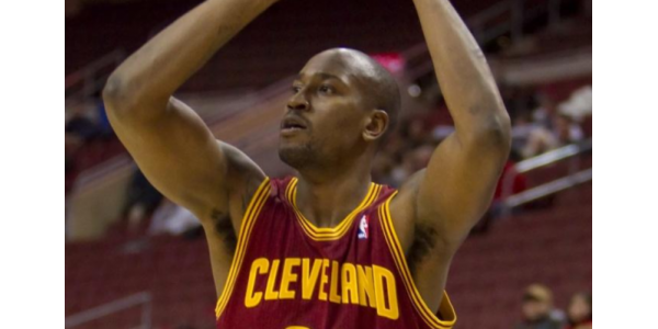 James tuitea para felicitar a Jawad Hason Williams por su retiro